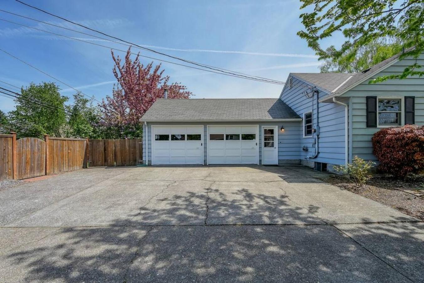 Style Meets Comfort In Beautiful Design Vancouver Exterior photo